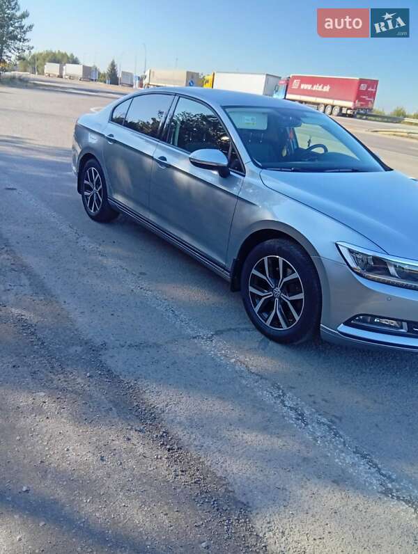 Седан Volkswagen Passat 2017 в Краківці