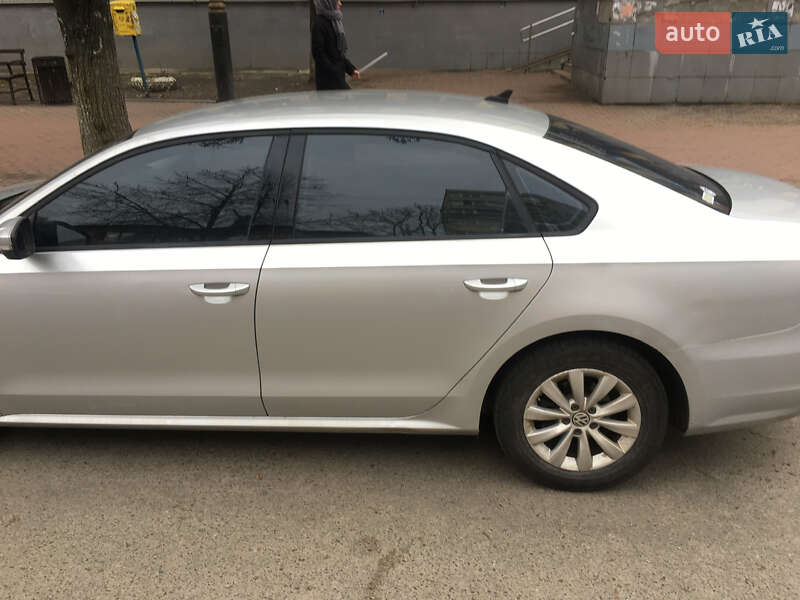 Седан Volkswagen Passat 2014 в Киеве