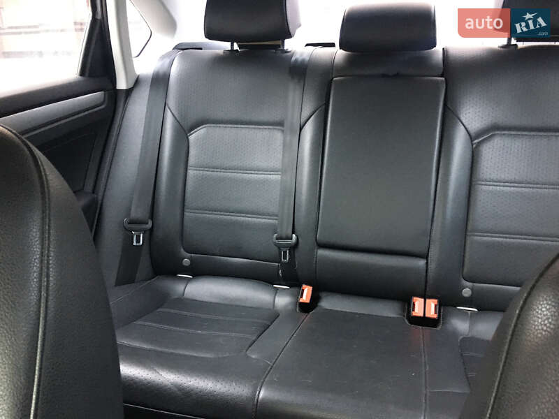 Седан Volkswagen Passat 2014 в Киеве