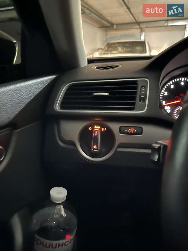 Седан Volkswagen Passat 2014 в Киеве