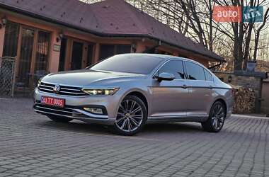 Седан Volkswagen Passat 2022 в Мукачево