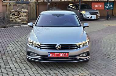 Седан Volkswagen Passat 2022 в Мукачево