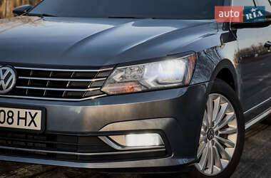 Седан Volkswagen Passat 2015 в Житомире