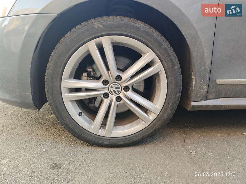 Седан Volkswagen Passat 2013 в Киеве