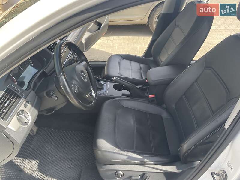 Седан Volkswagen Passat 2014 в Львове