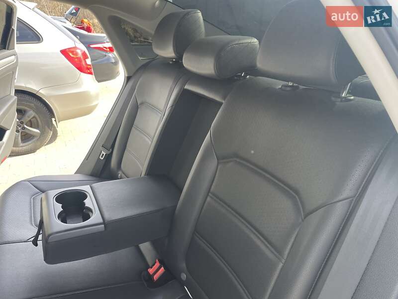 Седан Volkswagen Passat 2014 в Львове