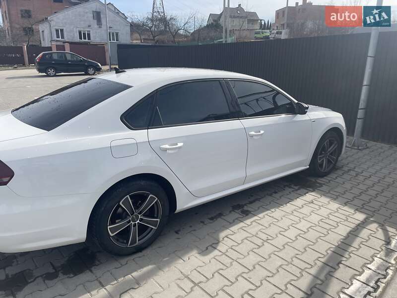 Седан Volkswagen Passat 2014 в Львове