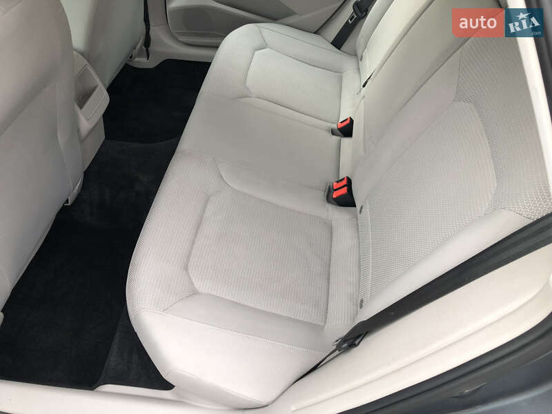 Седан Volkswagen Passat 2016 в Харкові