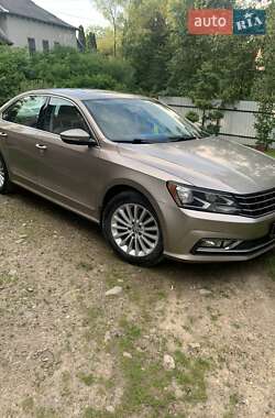 Седан Volkswagen Passat 2015 в Калуші