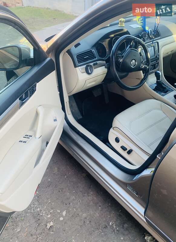 Седан Volkswagen Passat 2015 в Калуше