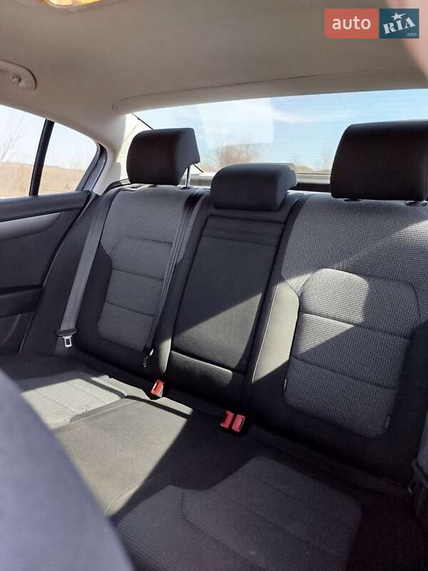 Седан Volkswagen Passat 2010 в Одессе