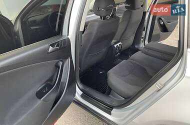 Універсал Volkswagen Passat 2010 в 