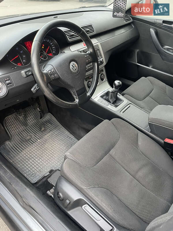 Универсал Volkswagen Passat 2006 в Мироновке