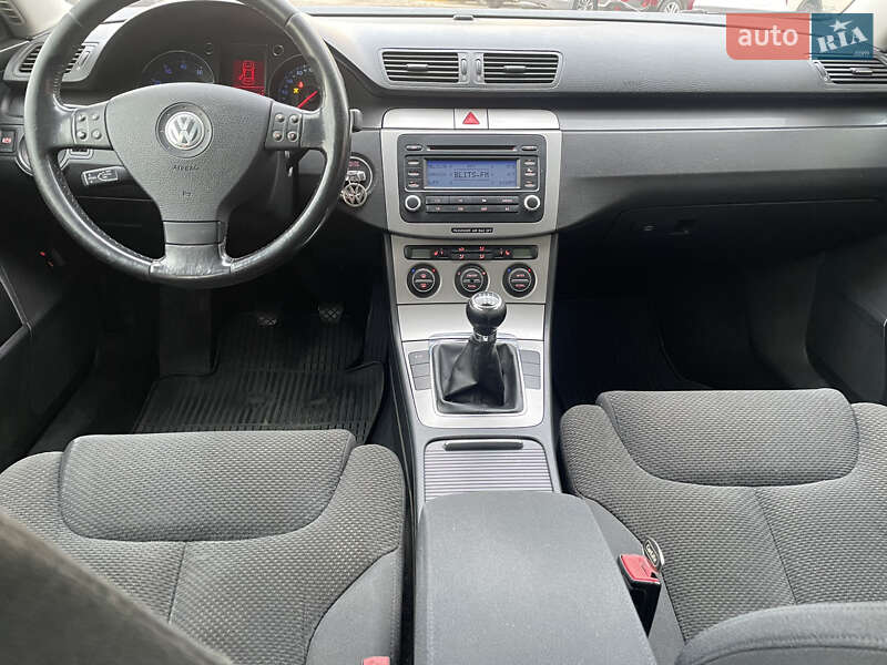 Универсал Volkswagen Passat 2006 в Мироновке