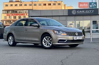 Седан Volkswagen Passat 2016 в Киеве