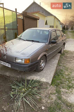 Седан Volkswagen Passat 1990 в Измаиле