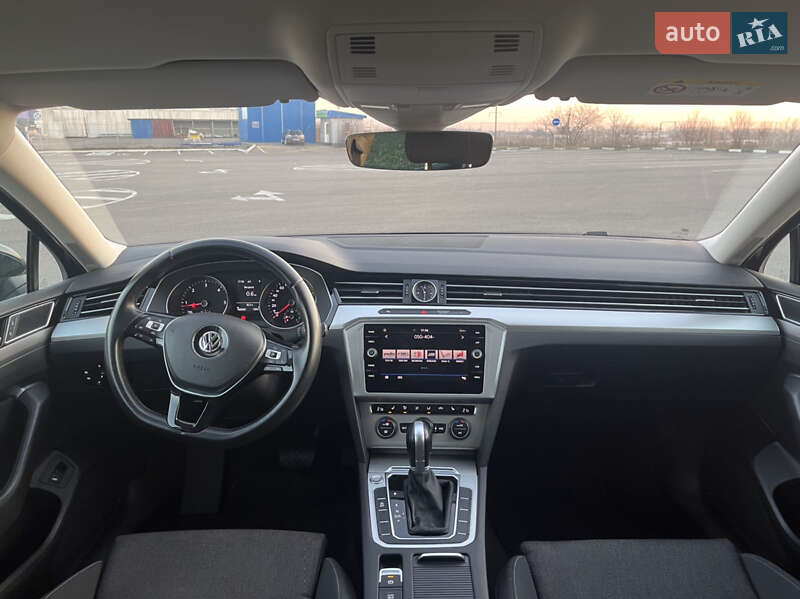 Универсал Volkswagen Passat 2018 в Ровно