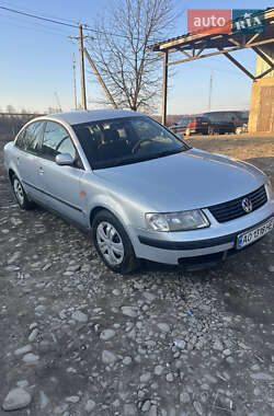 Седан Volkswagen Passat 1997 в Тячеві