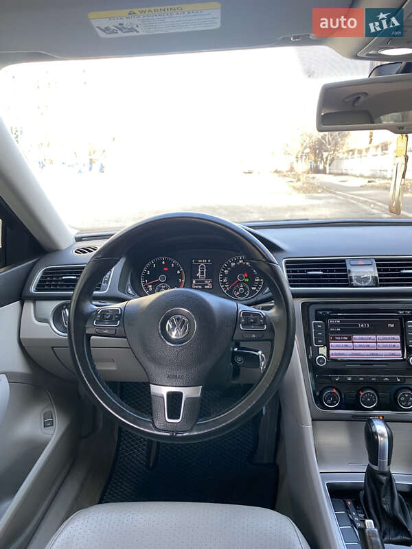 Седан Volkswagen Passat 2013 в Киеве