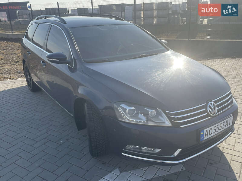 Универсал Volkswagen Passat 2011 в Хусте