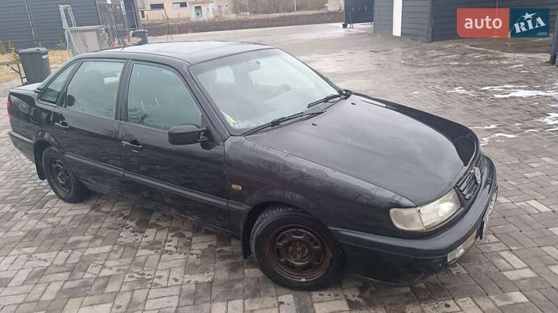 Седан Volkswagen Passat 1996 в Корце