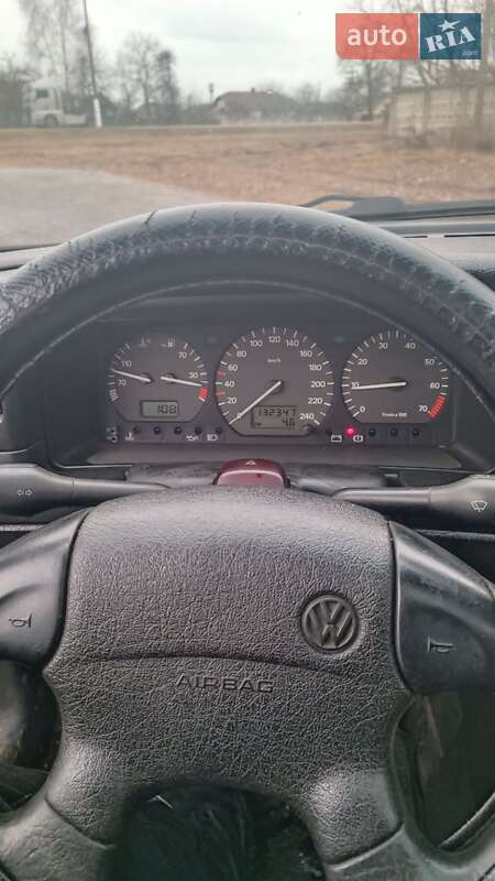 Седан Volkswagen Passat 1996 в Корце