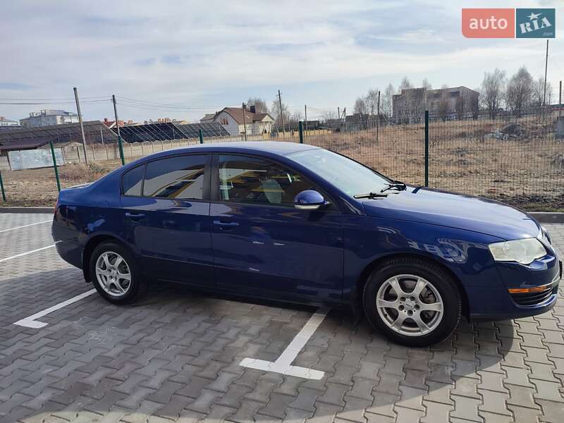 Седан Volkswagen Passat 2005 в Луцке