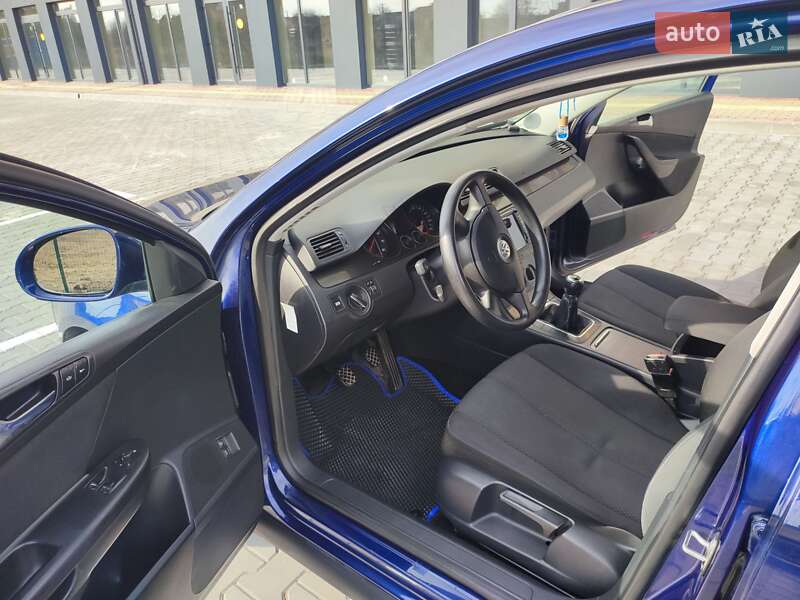 Седан Volkswagen Passat 2005 в Луцке