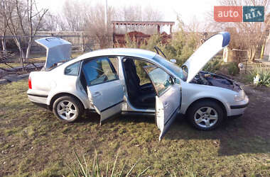 Седан Volkswagen Passat 2000 в 