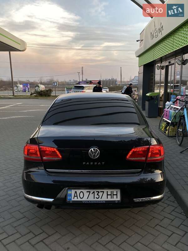 Седан Volkswagen Passat 2013 в Виноградові