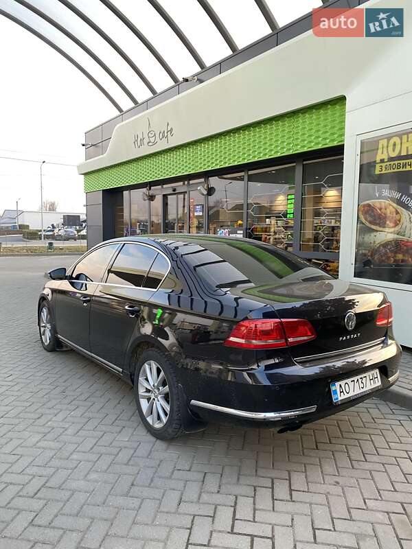 Седан Volkswagen Passat 2013 в Виноградові