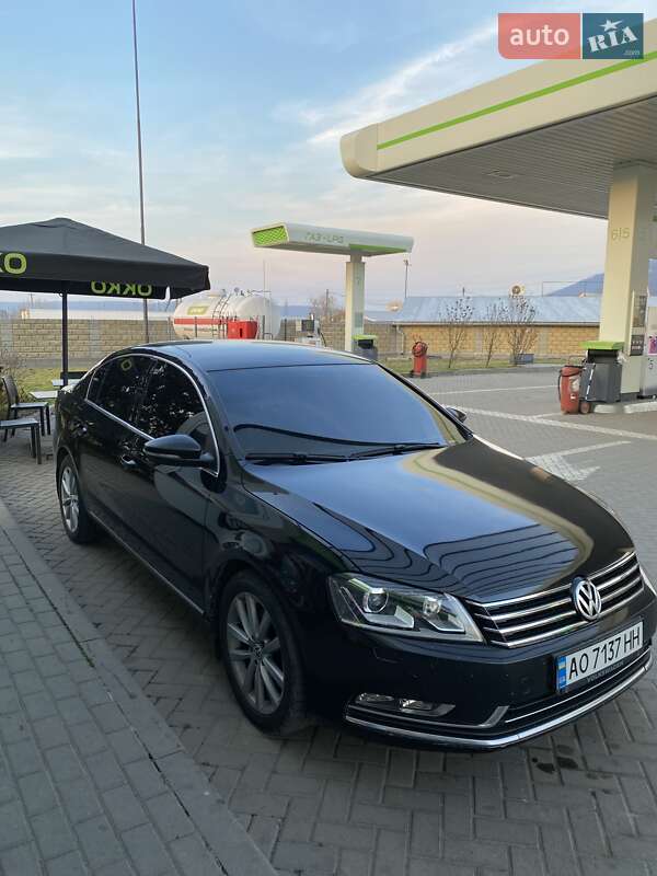 Седан Volkswagen Passat 2013 в Виноградові