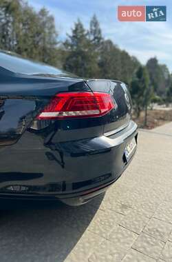Седан Volkswagen Passat 2015 в 