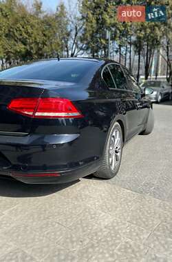 Седан Volkswagen Passat 2015 в 