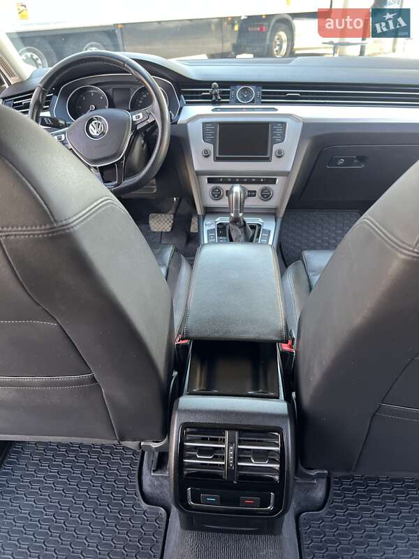 Універсал Volkswagen Passat 2015 в Самборі