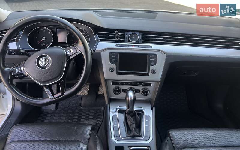 Універсал Volkswagen Passat 2015 в Самборі
