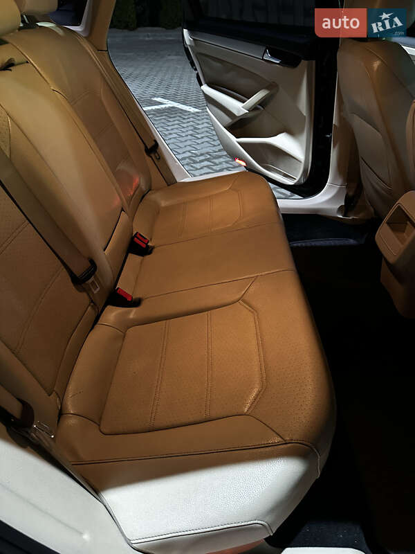 Седан Volkswagen Passat 2012 в Києві
