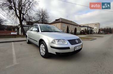 Седан Volkswagen Passat 2004 в Звягеле