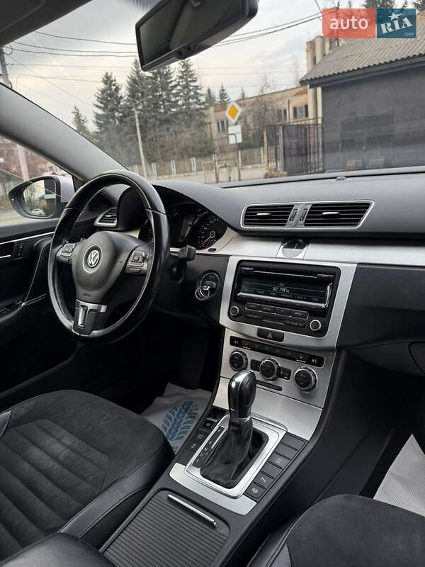 Універсал Volkswagen Passat 2012 в Тячеві