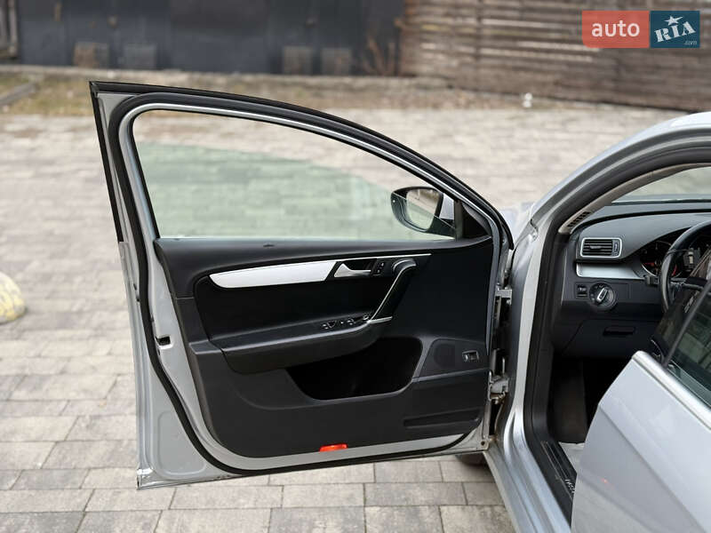 Універсал Volkswagen Passat 2012 в Тячеві