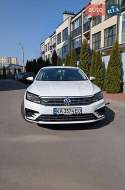 Седан Volkswagen Passat 2017 в Киеве