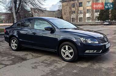 Седан Volkswagen Passat 2012 в Каменском