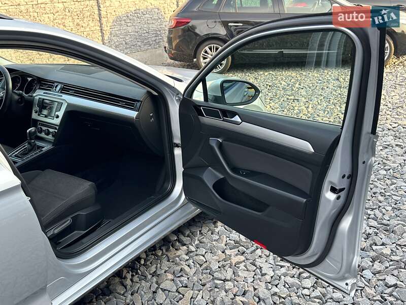 Універсал Volkswagen Passat 2017 в Рівному