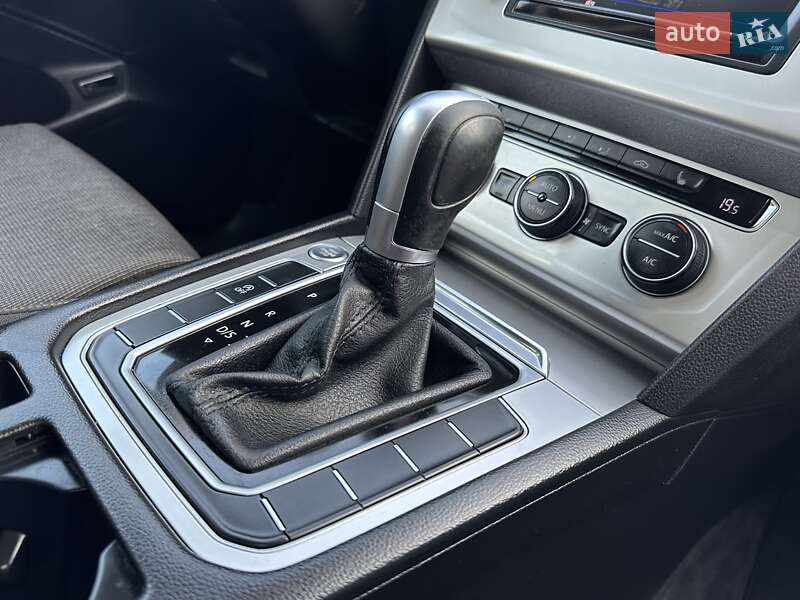 Універсал Volkswagen Passat 2017 в Рівному