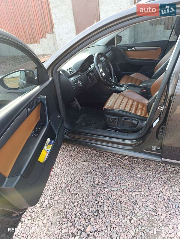 Універсал Volkswagen Passat 2012 в Самборі