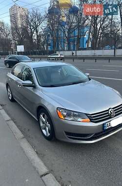 Седан Volkswagen Passat 2012 в Киеве