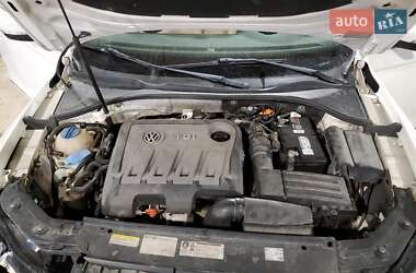 Седан Volkswagen Passat 2013 в Львове