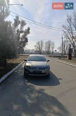 Седан Volkswagen Passat 2012 в Днепре