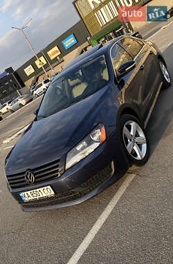 Седан Volkswagen Passat 2013 в Києві