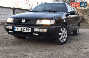 Універсал Volkswagen Passat 1995 в Новояворівську